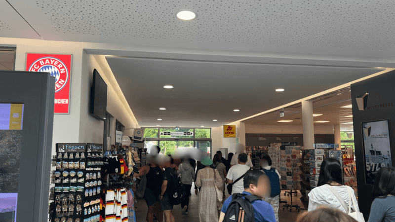 フュッセン駅の建物内部