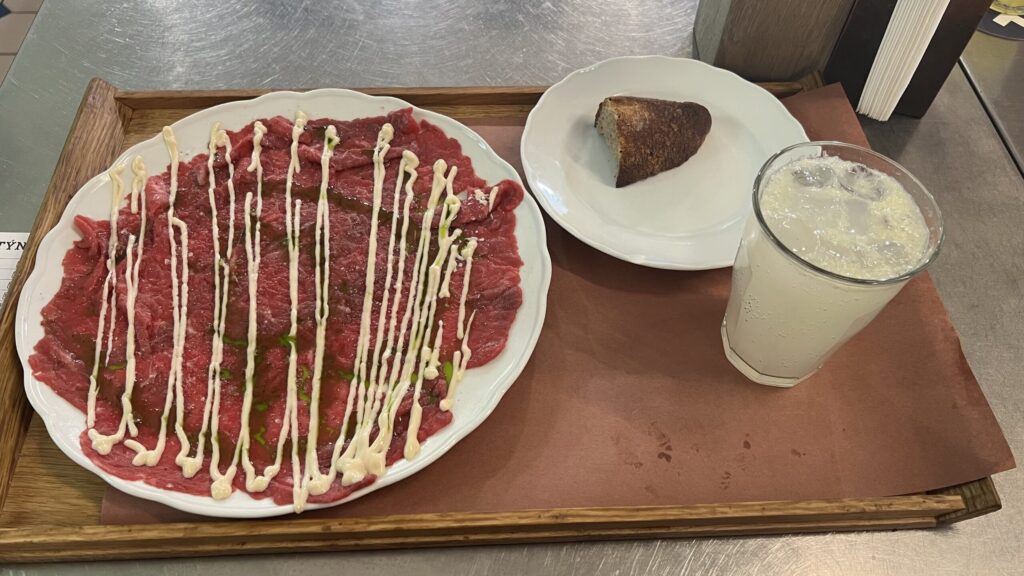 カンティーナの「カルパッチョ」と「レモンスカッシュ」