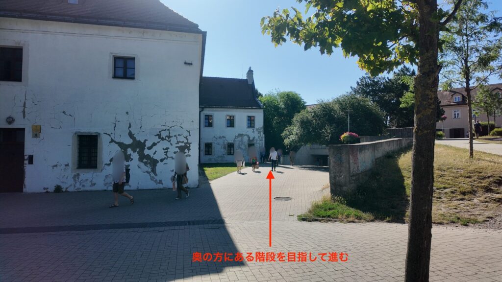 ブラチスラバ城へ向かう途中に見える階段の手前の風景