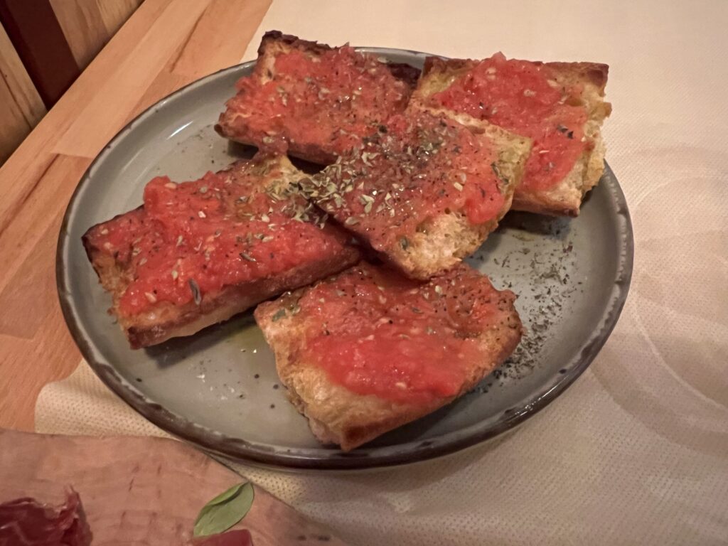 Tuscania Food & Wineの「パン・コン・トマテ」