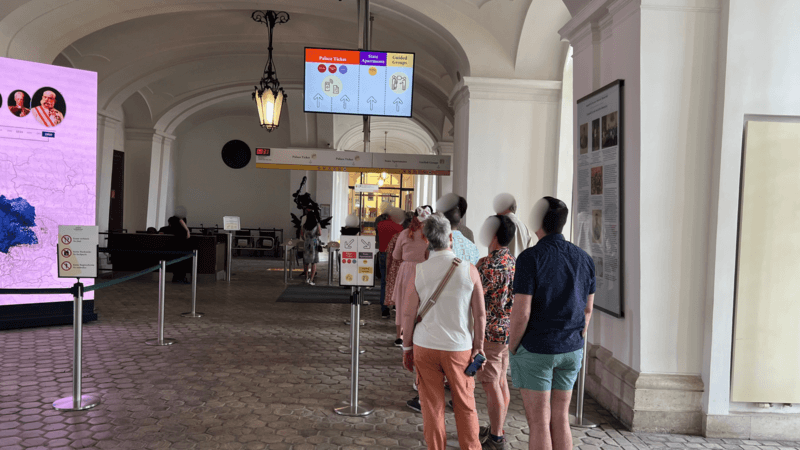 シェーンブルン宮殿の見学入り口ゲート