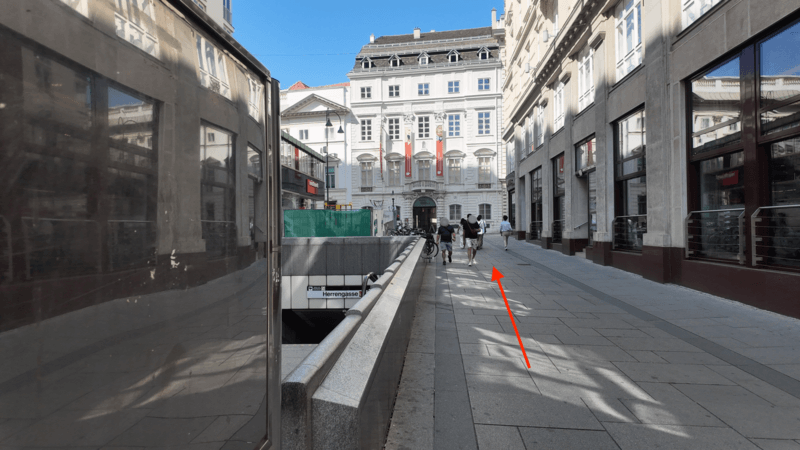 駅から王宮方面への道順