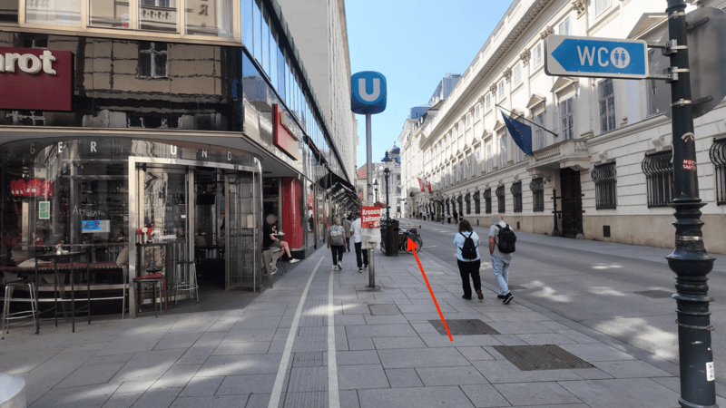 王宮エリアへ続く道