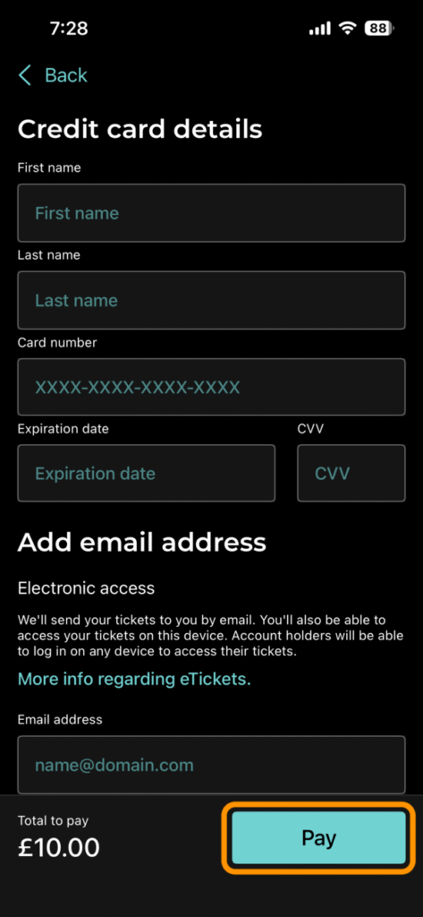 クレジットカード情報入力画面の「Pay」ボタン（アプリ）