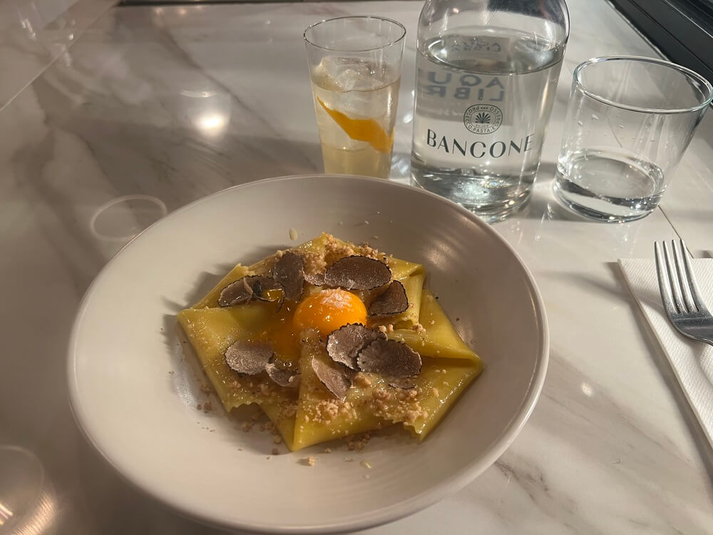 Silk handkerchiefs, walnut butter, confit egg yolk(14.5ポンド)
