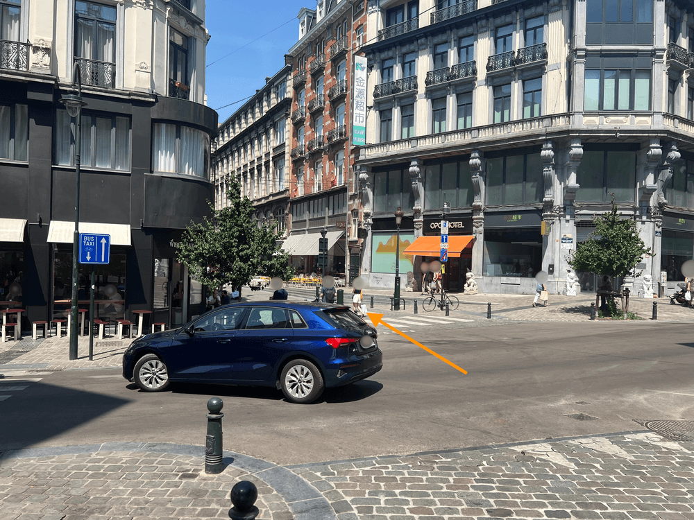 Frites Atelierへ向かう途中の横断歩道