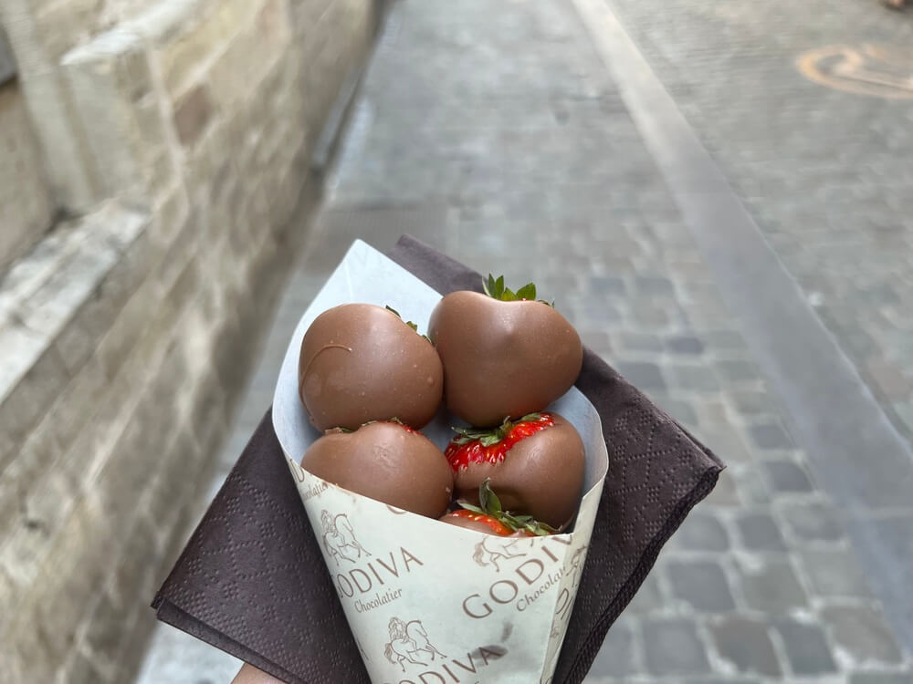 GODIVA（ゴディバ）グランプラス店で購入したチョコレートがけいちご（15ユーロ・10粒セット）