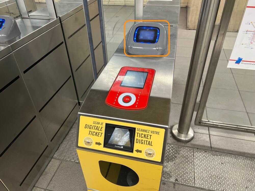 ブリュッセルのメトロ駅の改札機