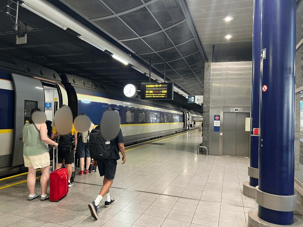 ブリュッセル南駅のユーロスターのプラットフォーム