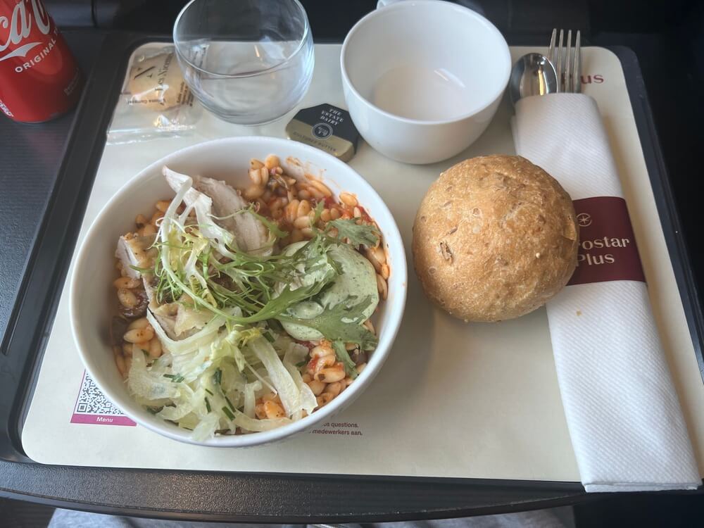 Eurostar Plusクラスの軽食サービス(チキンサラダ)