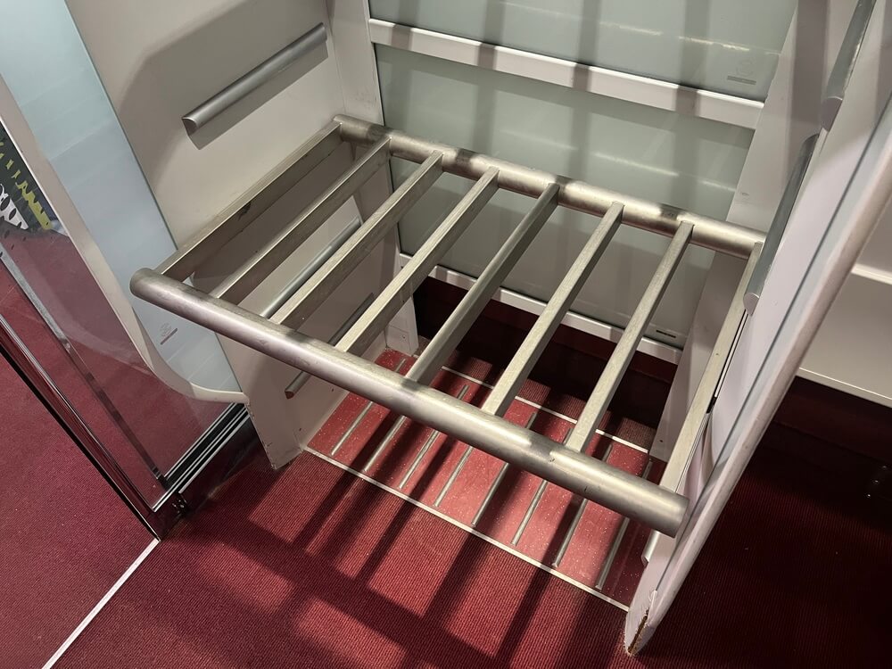 Eurostar Plusの車内にあるスーツケース置き場
