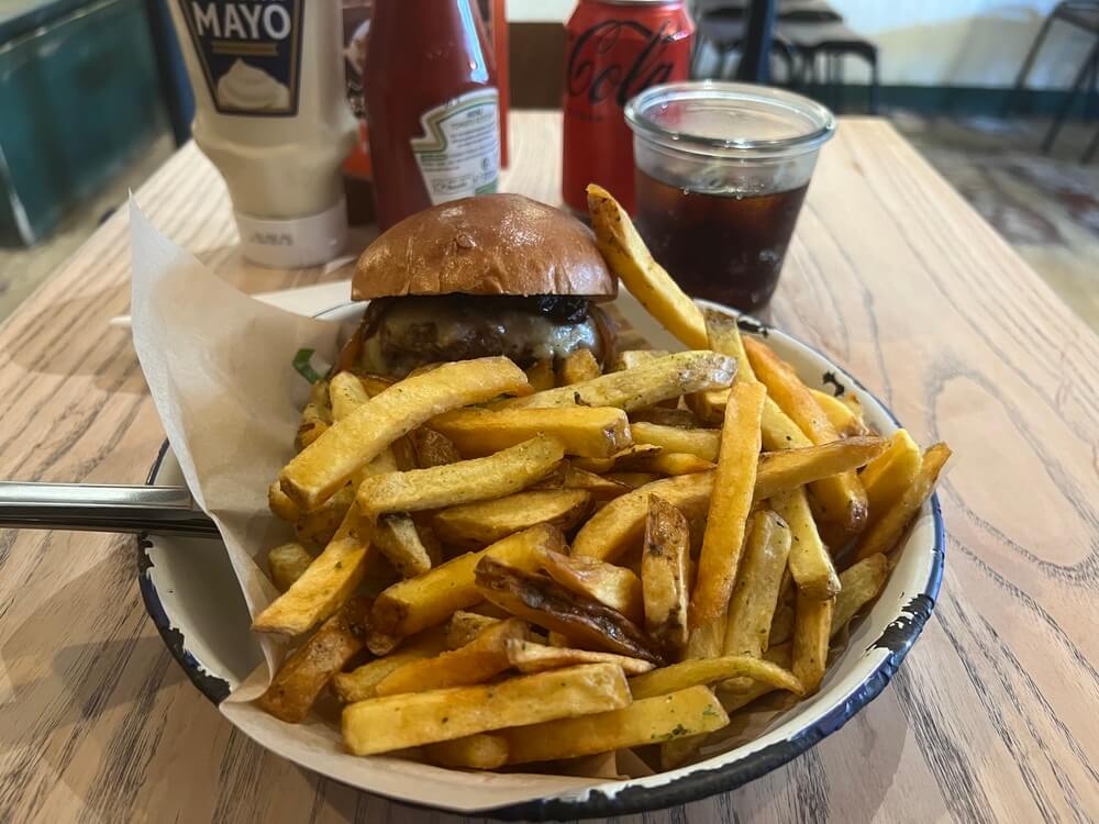 「Honest Burgers(オネストバーガー)」の看板メニュー「Honest」