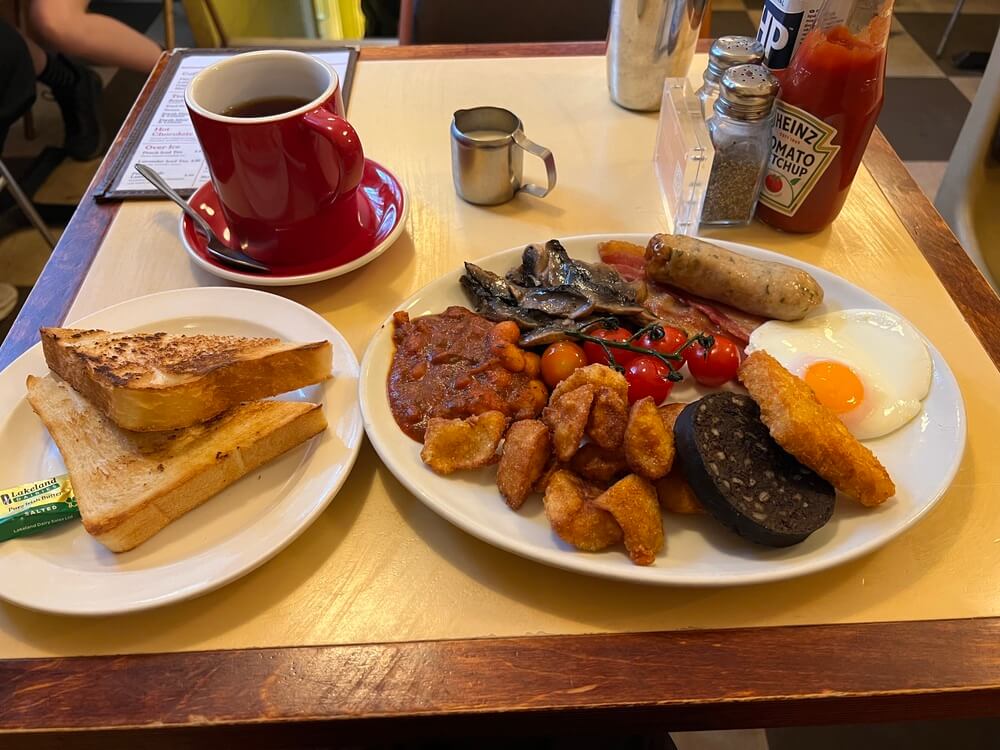 The Full Monty(16.90ポンド)とEarl Grey(3.30ポンド)
