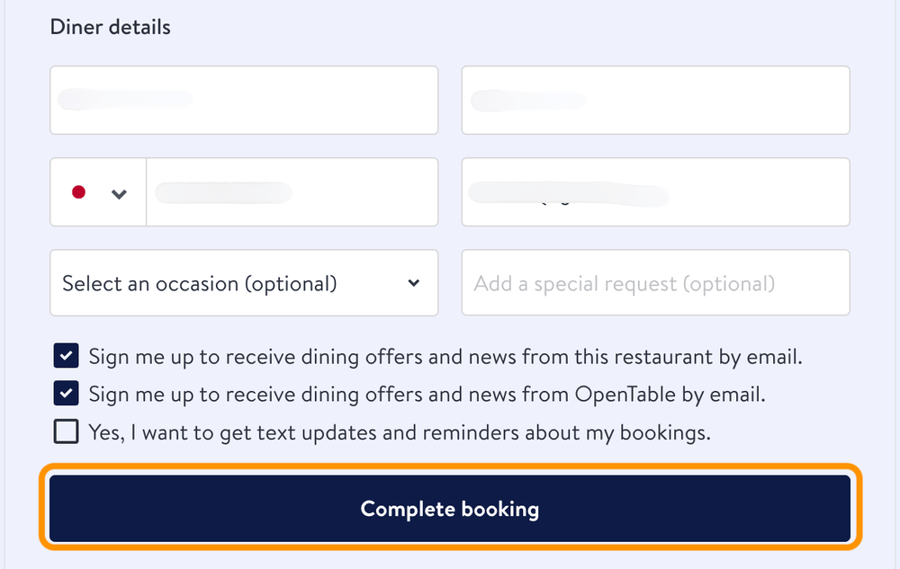 個人情報入力後の「Complete booking」ボタン