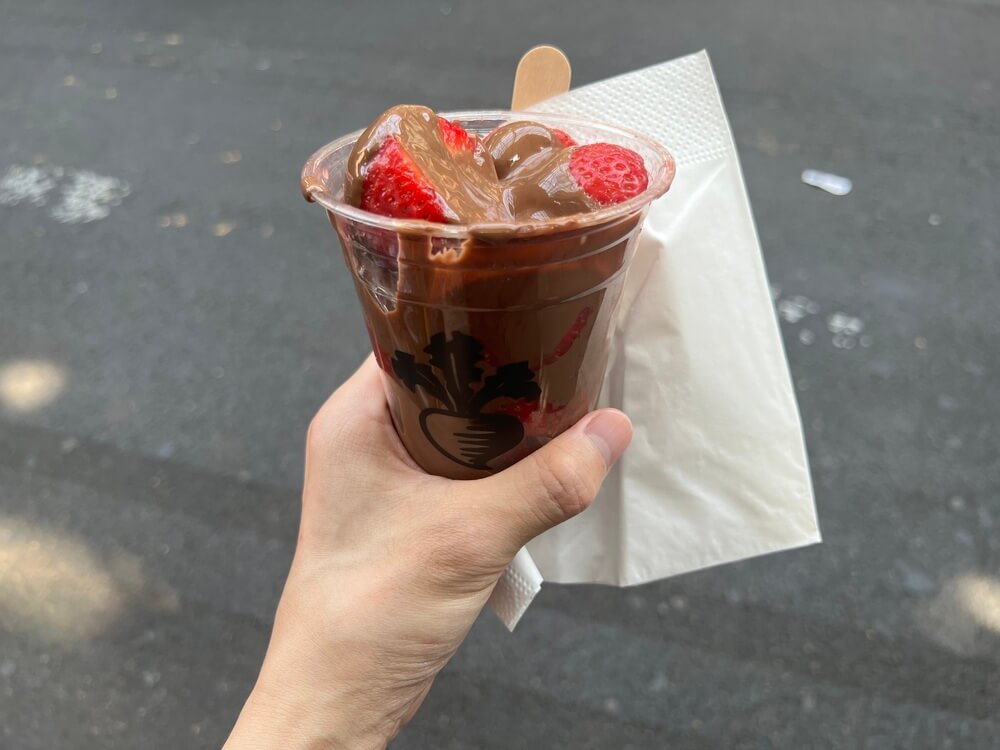 Turnips（ターニップス）のチョコレートがけいちご（9.50ポンド）