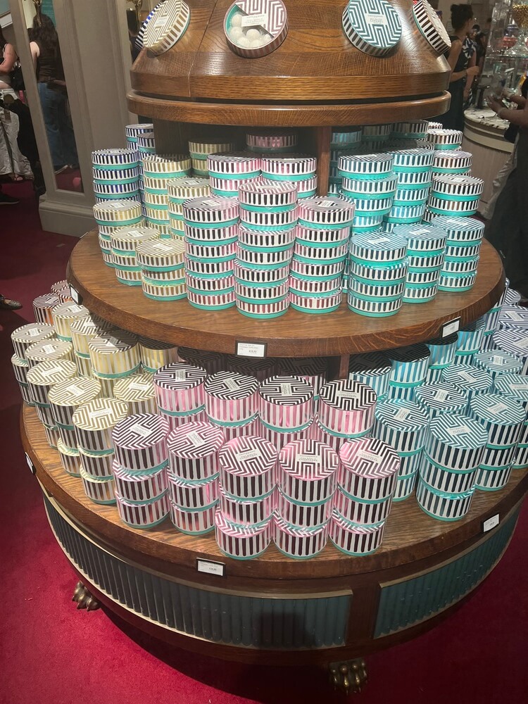 フォートナム&メイソンGround Floor(地上階)のお菓子売り場(1)
