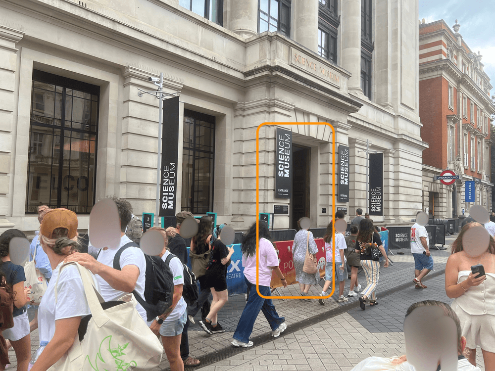 ロンドン科学博物館のエントランス(正面からの撮影)